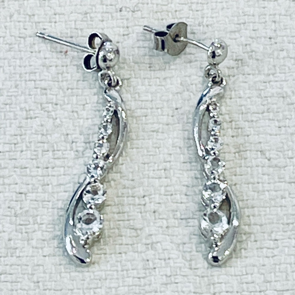 Sterling silver 925 elegant multiple czs in a long row dangle drop earrings